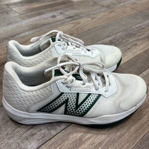 New Balance women’s 696v6 sneaker